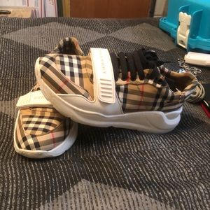 Burberry sneakers